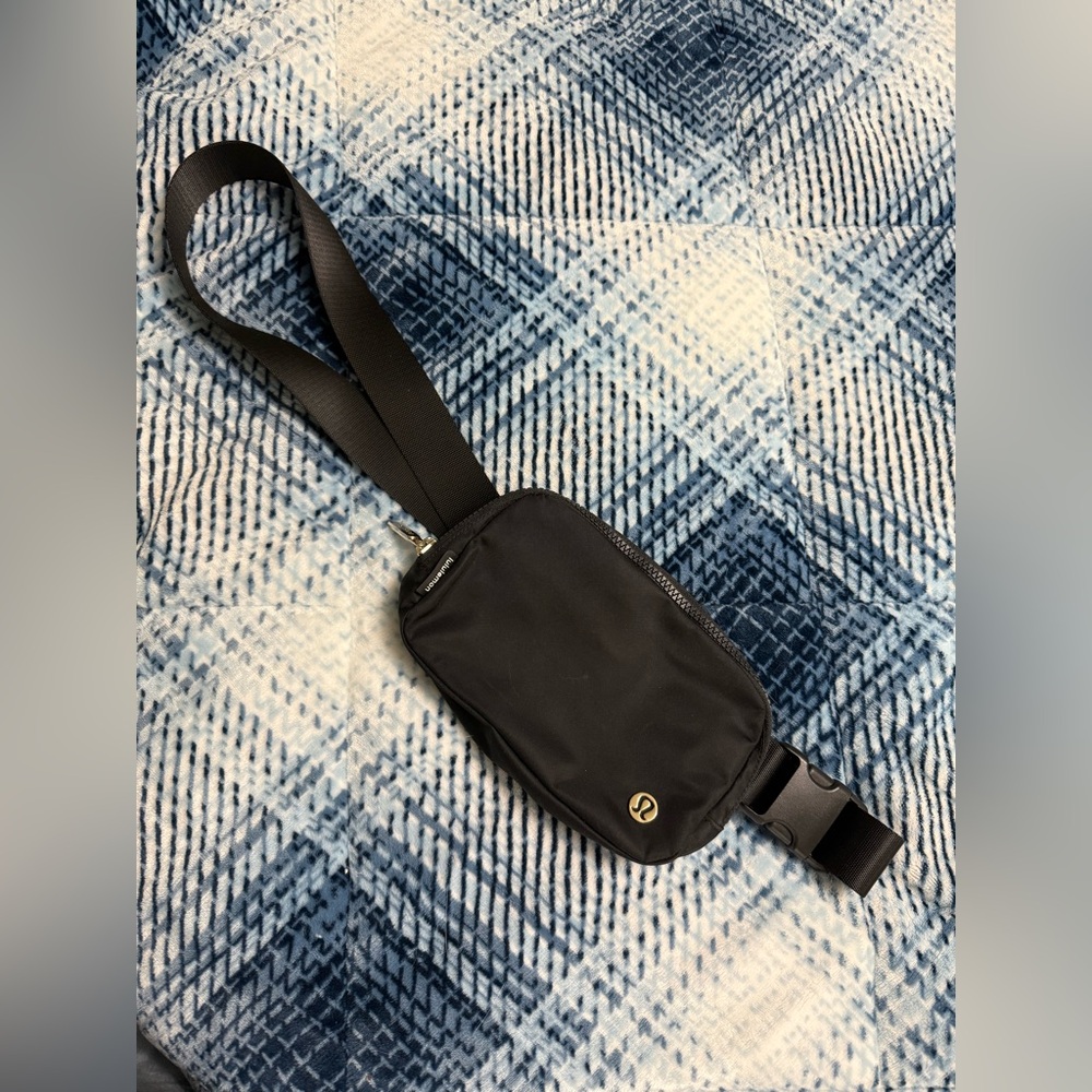 Lululemon Everywhere Belt Bag 1L